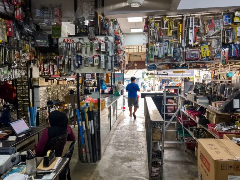 Bahagian dalam kedai Bann Edar Sdn. Bhd. di Kangar, Perlis
